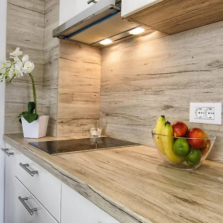 Victoria - One Bedroom With Terrace A2 Apartmán