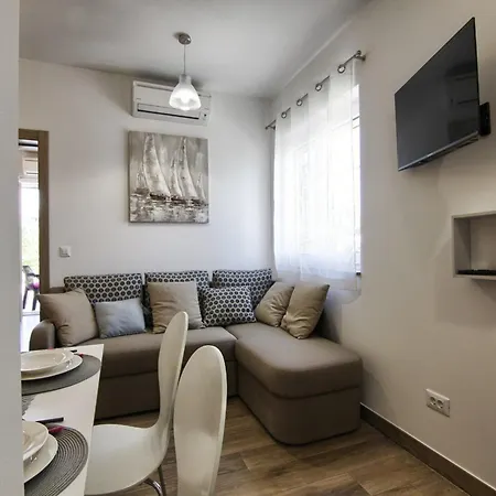Apartmán Victoria - One Bedroom With Terrace A2 *