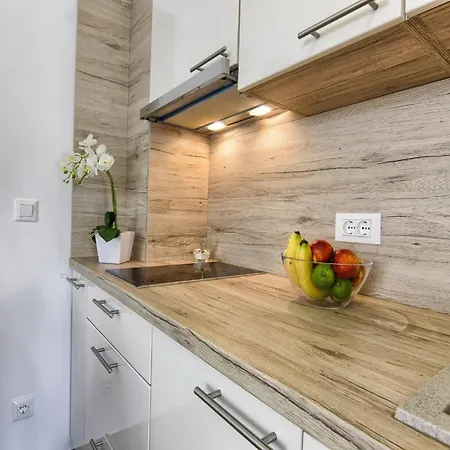 Victoria - One Bedroom With Terrace A2 *