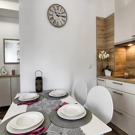 Victoria - One Bedroom With Terrace A2 Apartmán