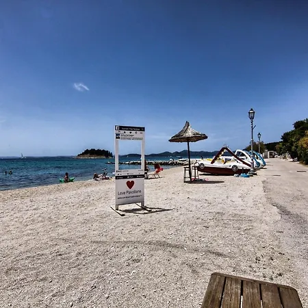 Apartmán Victoria - One Bedroom With Terrace A2 *