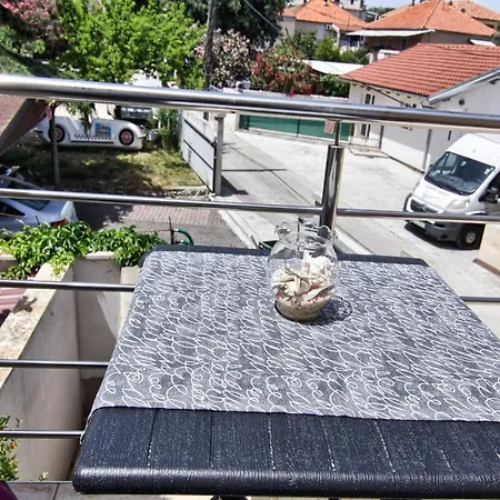 Victoria - One Bedroom With Terrace A2 *