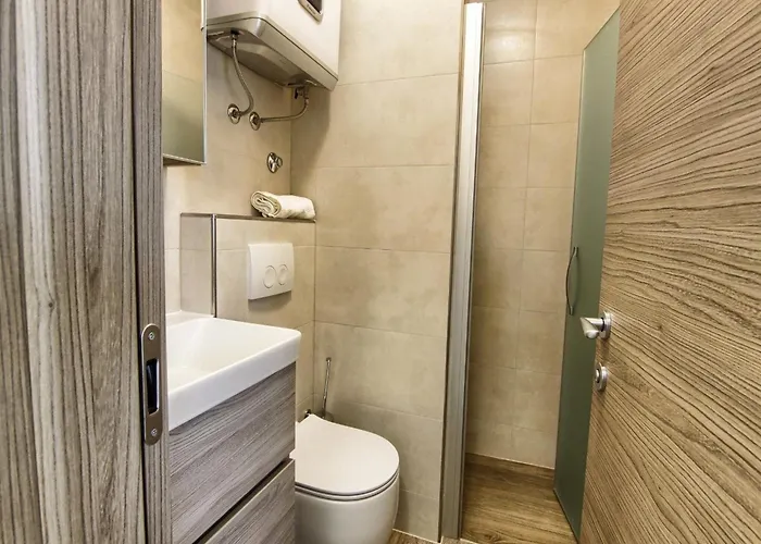 Victoria - One Bedroom With Terrace A2 *