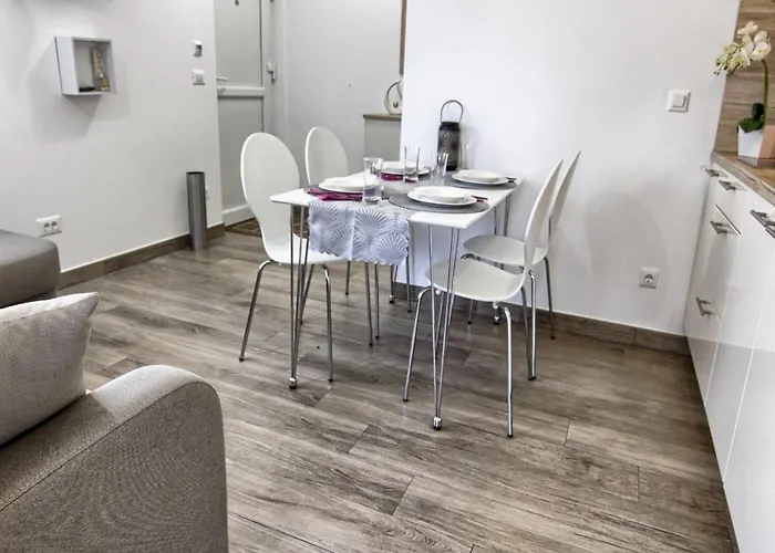 Apartman Victoria - One Bedroom With Terrace A2