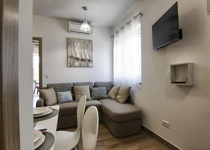 Apartman Victoria - One Bedroom With Terrace A2 *