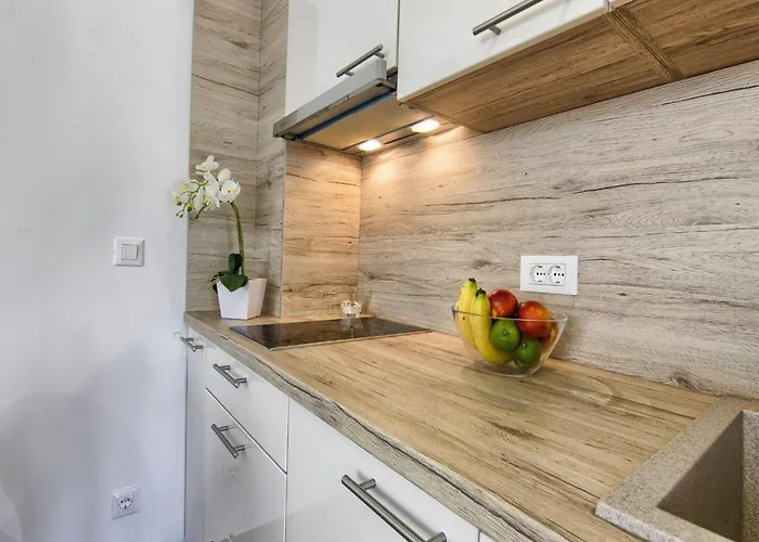 Victoria - One Bedroom With Terrace A2 *