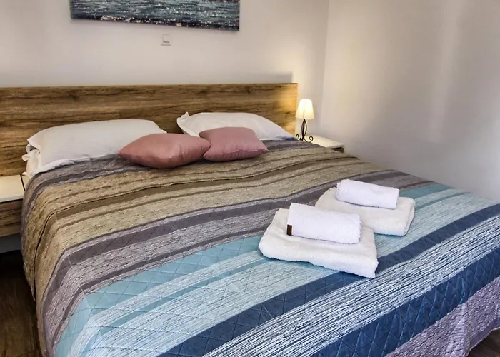 Apartman Victoria - One Bedroom With Terrace A2